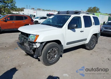 2015 Nissan Xterra Pro-4X z USA, uszkodzony, nr VIN 5N1AN0NW0FN651106